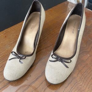 Predictions Women's Cream Pumps with Bow Accent woman’s Size 9